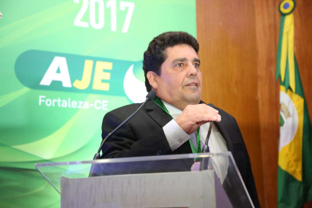 AJE Fortaleza recebe empresário endeavor em almoço empresarial, na FIEC