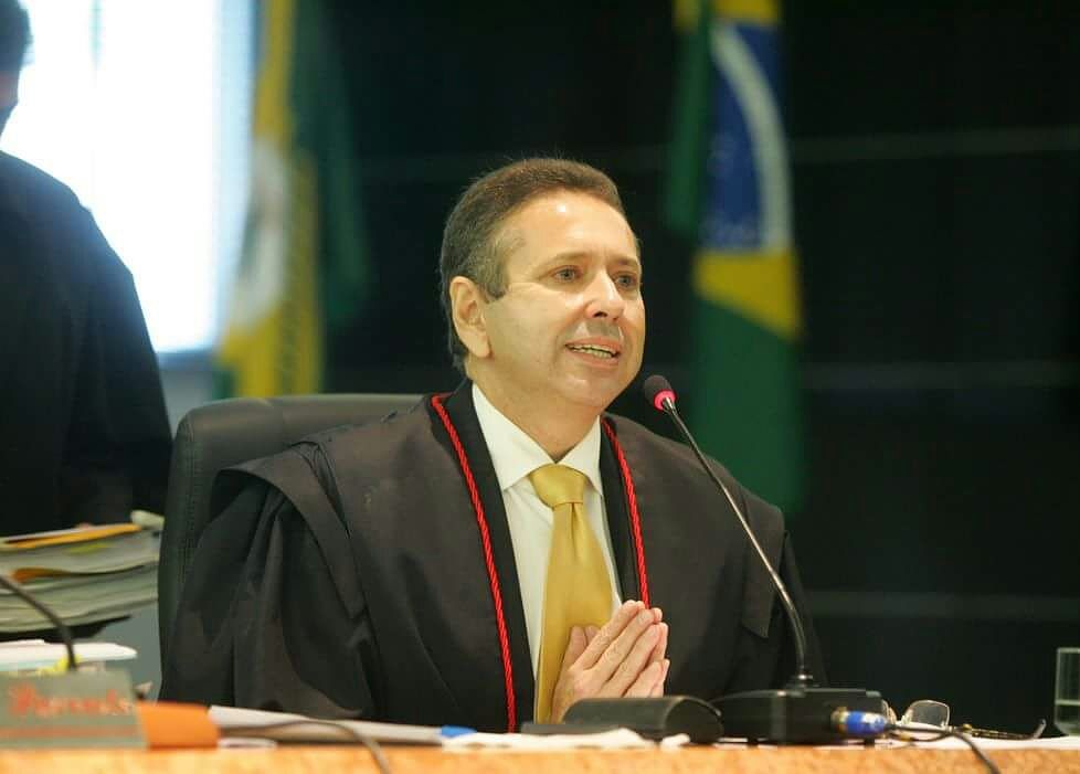 AJE Fortaleza recebe presidente do TCM, Domingos Filho no "Café com debate"