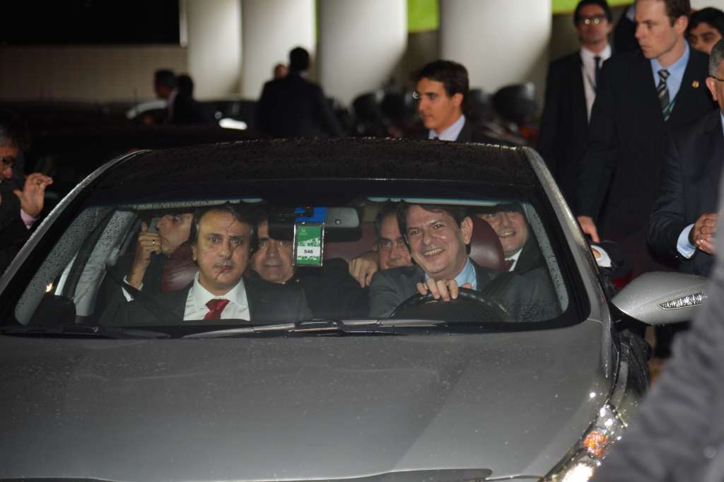 JBS pagou R$ 20 milhões a Cid Gomes (PDT) para a campanha eleitoral de Camilo Santana (PT)