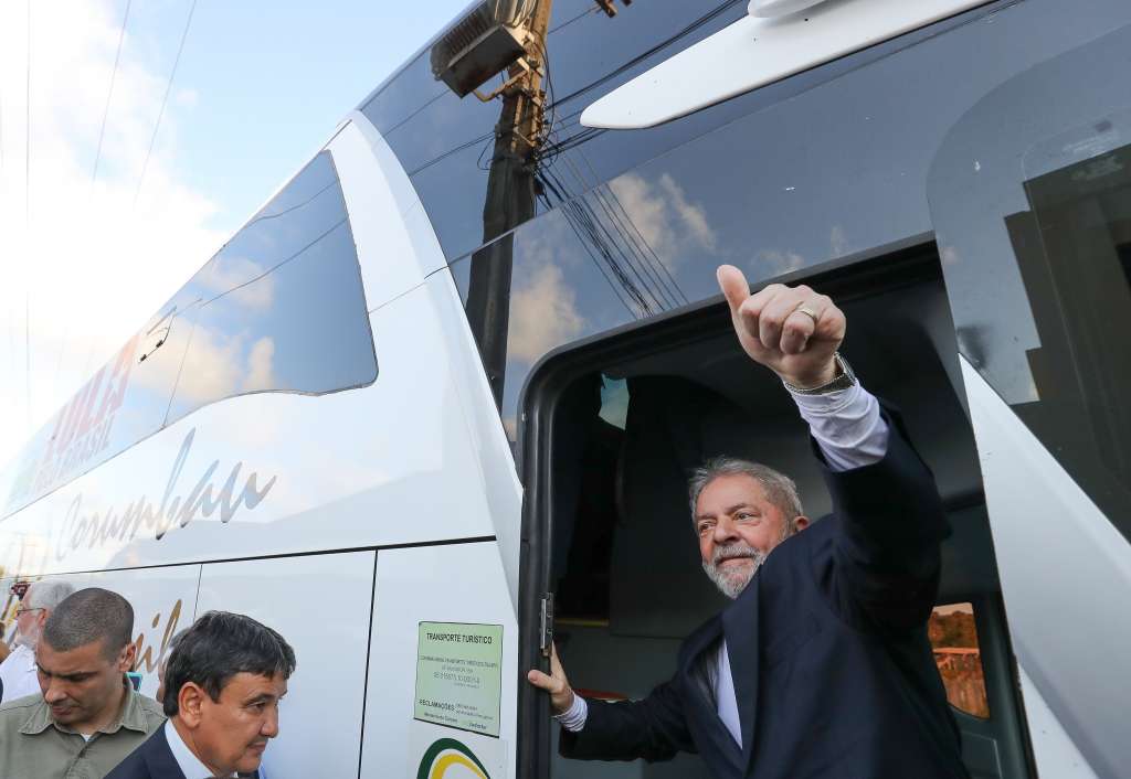 Em visita ao nordeste Lula tenta se descolar de Dilma