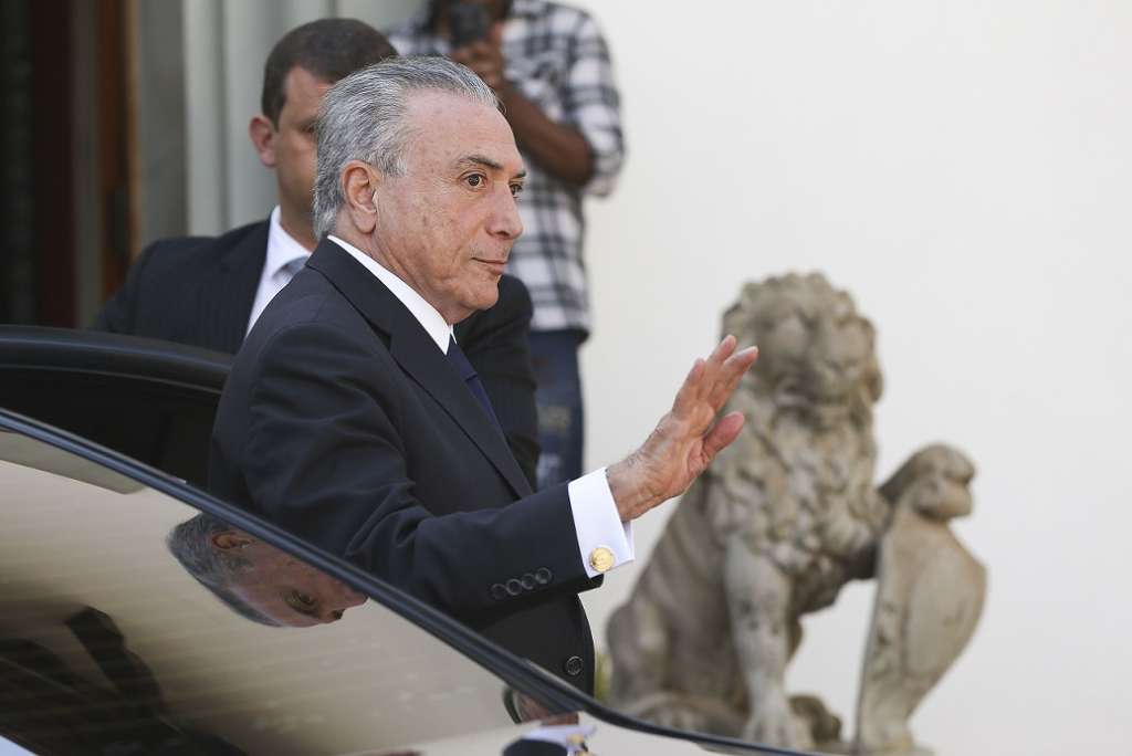 Política: Temer será salvo pela Câmara dos Deputados enquanto país afunda