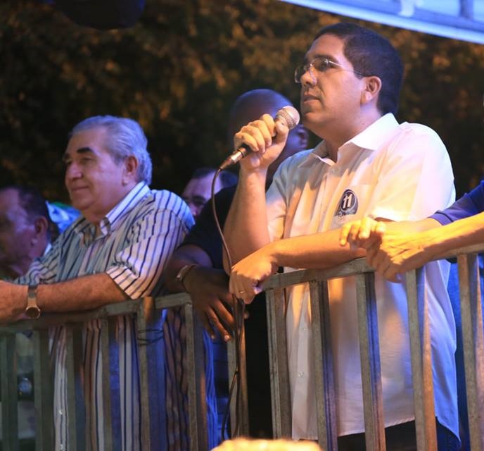 Interior / Popular protocola pedido de cassação de prefeito interino de Pacajus