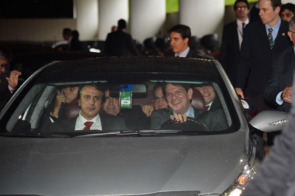 Violência / Governo Camilo quer garantir carros com blindagem potente