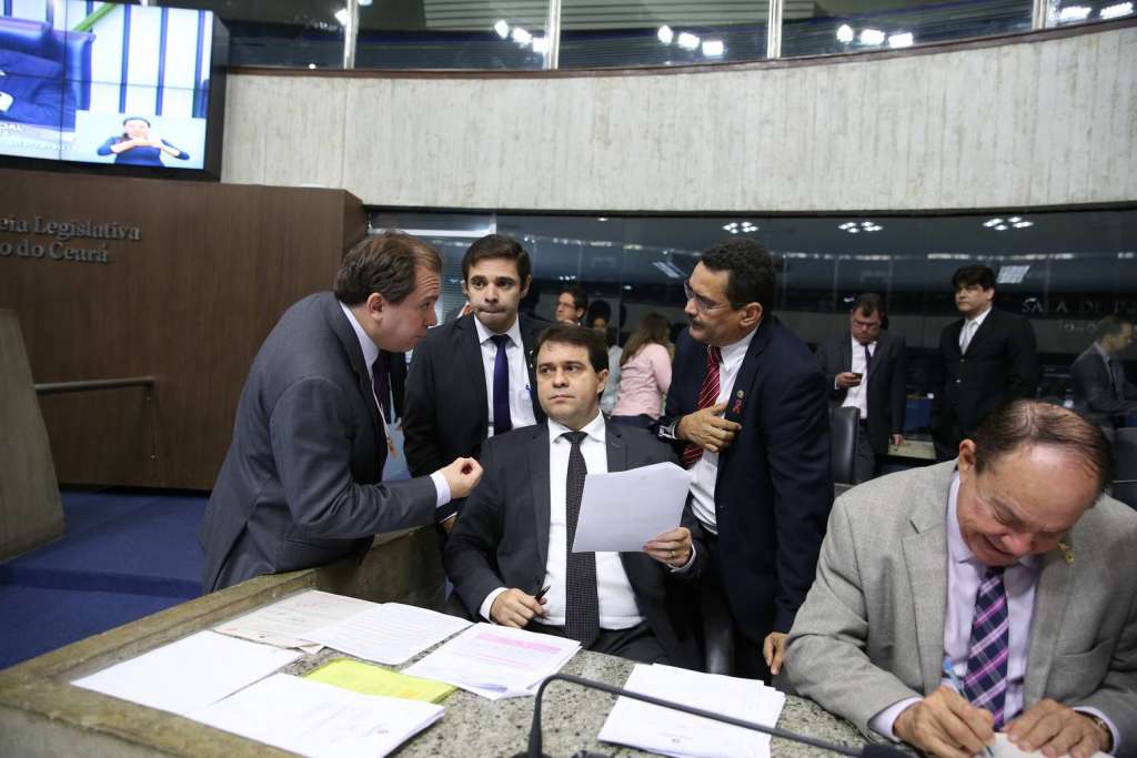 Deputados manobram sobre gastos de viagem de Camilo à Curitiba
