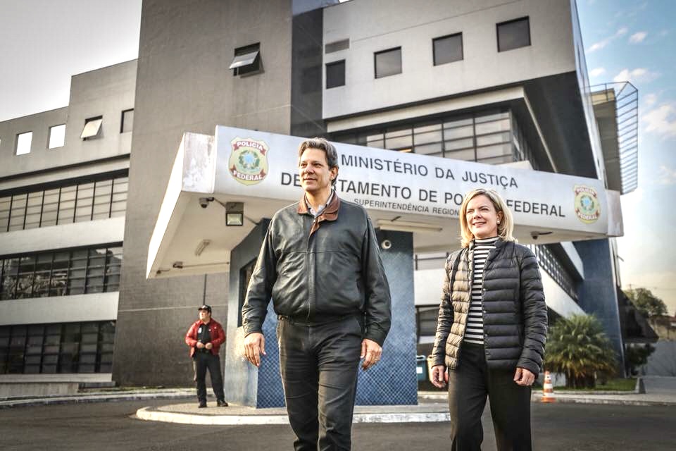 EDITORIAL / O PT envenenou o Brasil com as ‘Fake News’ e agora prova do próprio veneno