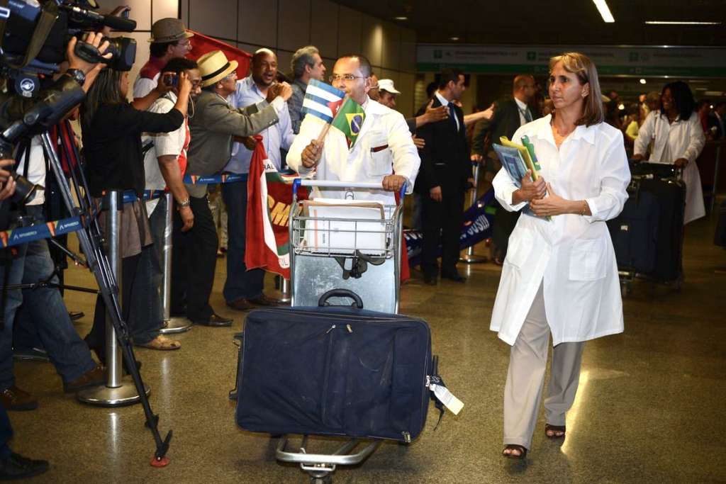 Saúde / Governo cubano anuncia a retirada de médicos após a recusa de novas avaliações