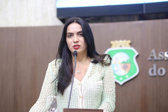 Ceará / Deputada encabeça projeto para para deficientes auditivos no Estado