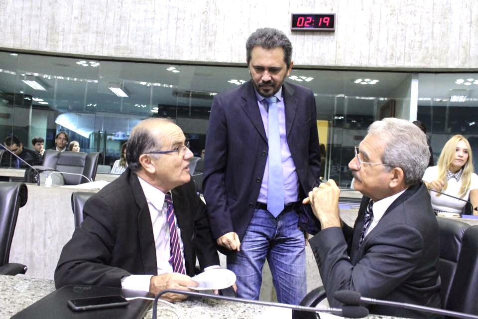 Ceará / Deputados Estaduais ignoram onda de ataques e faltam reunião de recesso