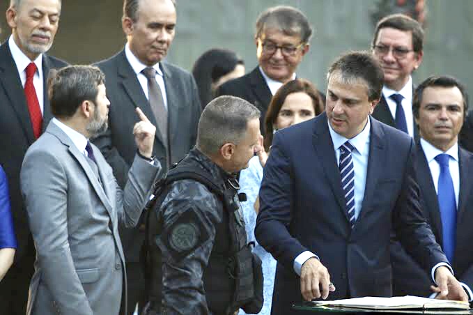 Ceará / Governo recua, separa e reconhece facções por presídios