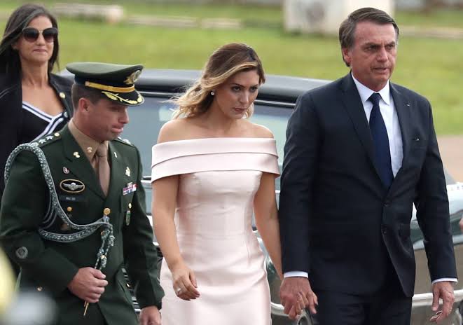 Brasil / Emocionado, Jair Bolsonaro é empossado o 38º presidente do Brasil