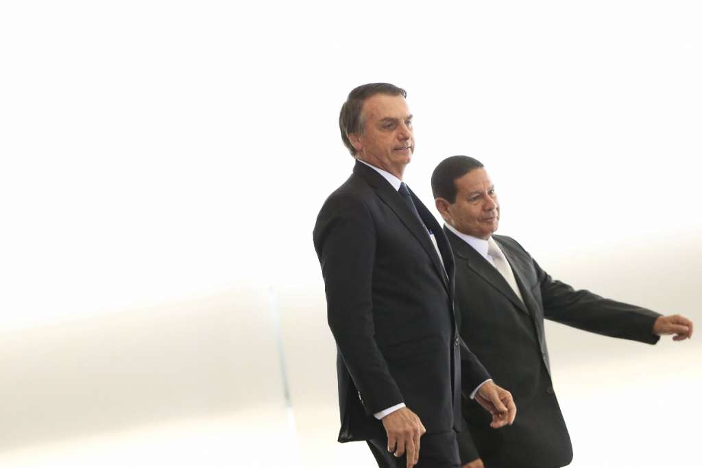 Brasil / Presidente do Brasil recebe ameaça no Ceará e reage cobrando leis duras