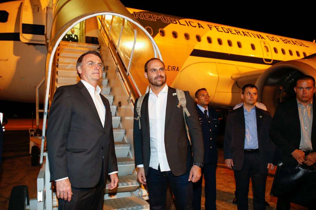 Em viagem histórica, Bolsonaro desembarca em Davos, na Suíça