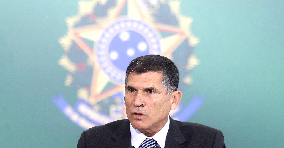 “ É caso de crime utilizar verba pública para corromper e achacar imprensa livre”, diz Santos Cruz