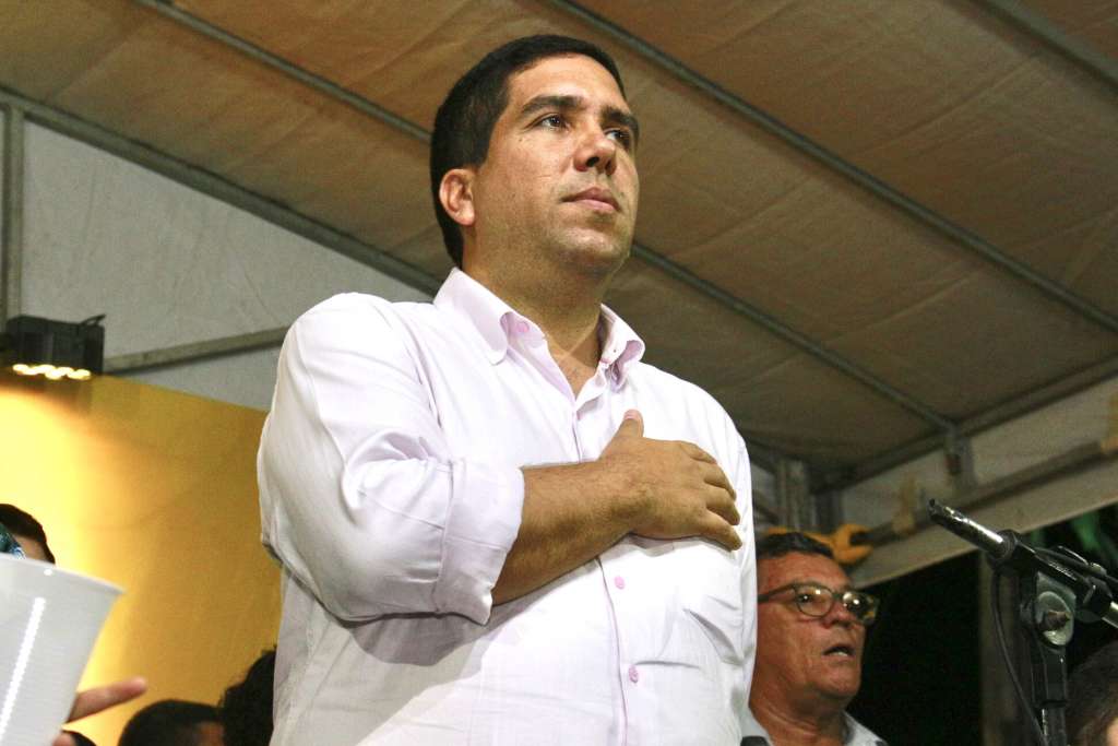 Prefeito de Pacajus é alvo de uma série de denúncias e irregularidades