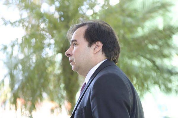 Ciro Gomes tenta emplacar Mauro Filho em reforma previdenciária com aval de Maia