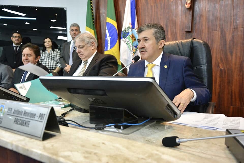 Vereadores de Fortaleza planejam votação secreta de aumento de salários