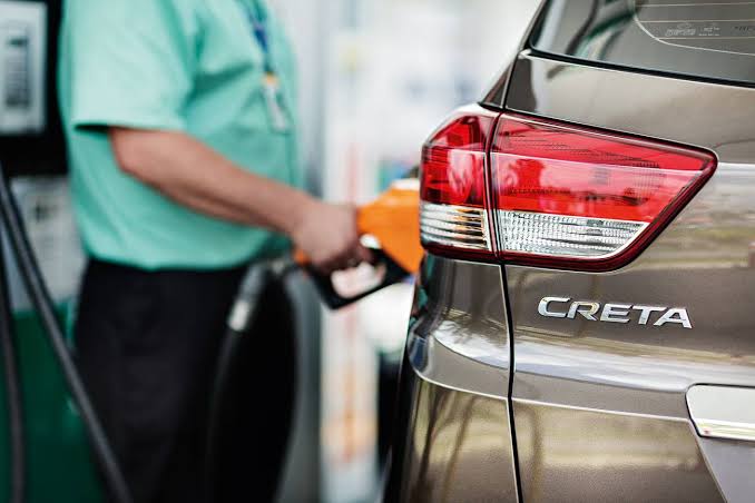 Preço da gasolina e diesel sobe nos postos, caminhoneiros prometem parar