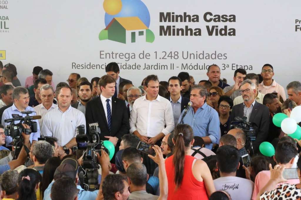 Após ataques a Bolsonaro, Camilo recua e faz elogios ao presidente
