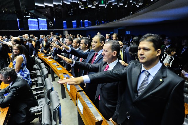 Veja quem são os deputados federais cearenses que lideram gastos com verba de gabinete em Brasília