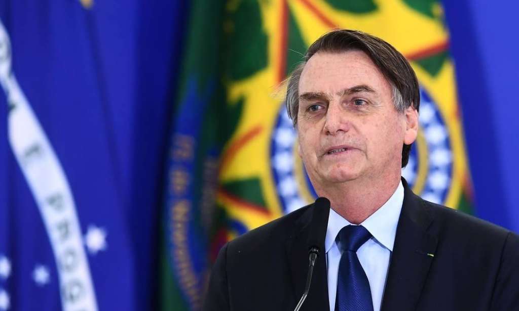 Bolsonaro desautoriza Receita Federal e diz que não taxará Igrejas Evangélicas