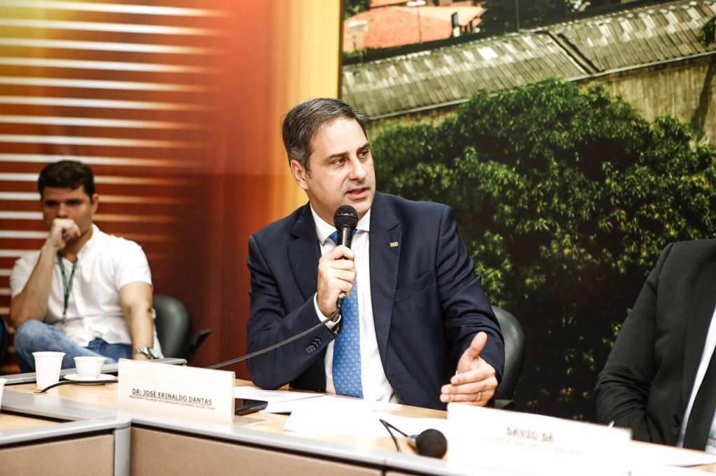 Em audiência na Assembleia, OAB-CE defende piso salarial para advogados cearenses
