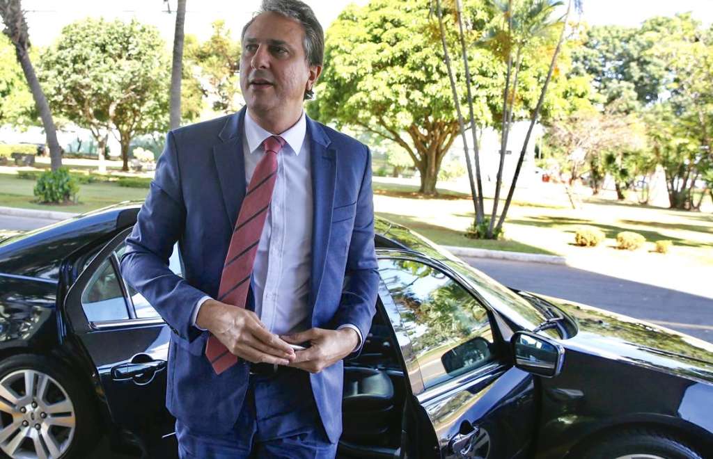 Governador do Ceará copia estratégia de Bolsonaro e anuncia cortes de R$ 390 milhões, incluindo Educação