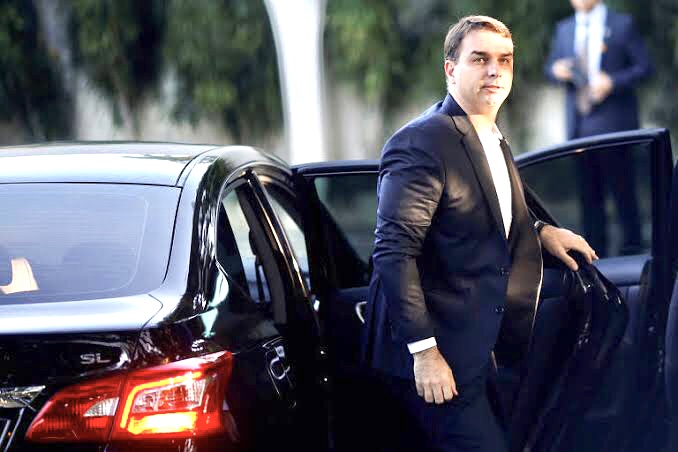 MP-RJ fecha cerca contra Flávio Bolsonaro e quebra sigilo do senador e de mais 10 ex-funcionários