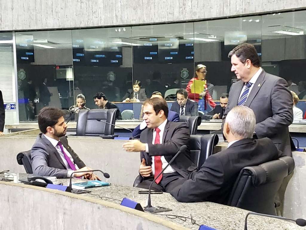Deputados demonstram insatisfação com Camilo Santana (PT); “até agora, só água e café”