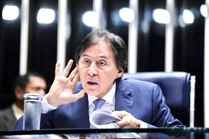 Sobrinho de Eunício Oliveira aparece em sistema de banco de propinas de Doleiros