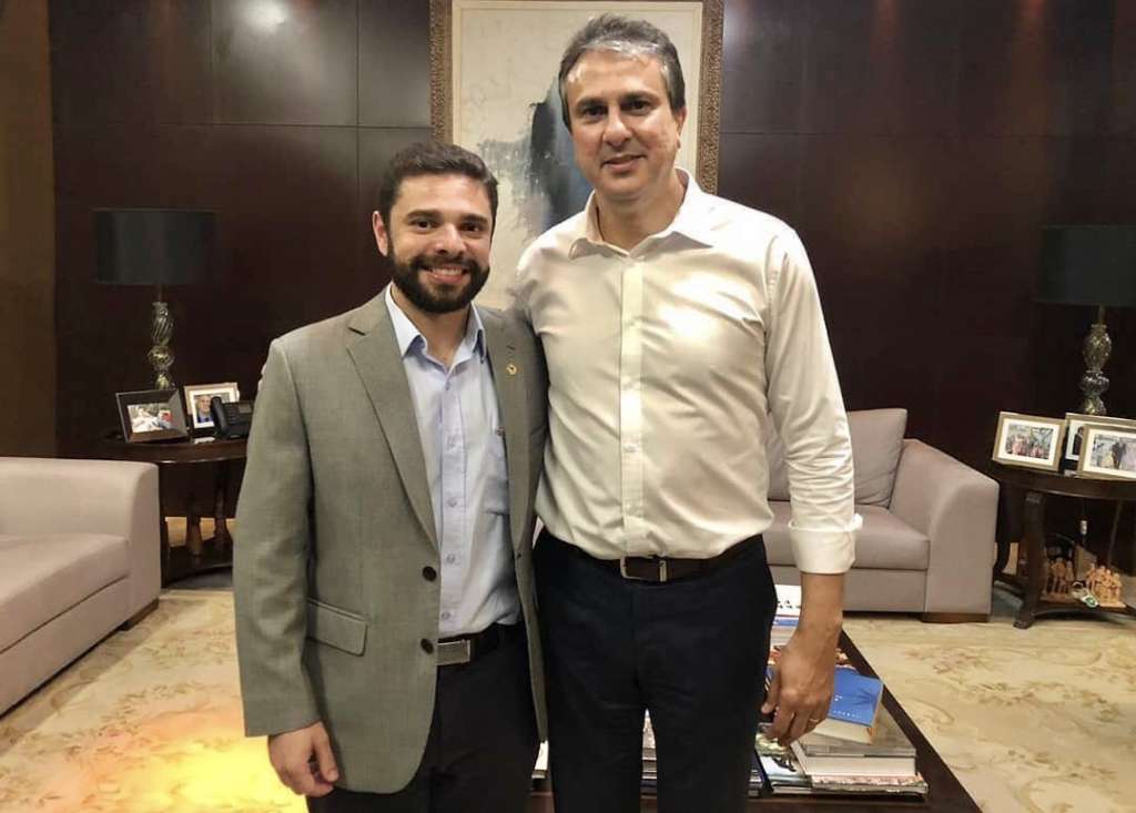 Com apoio da Assembleia, governador do Ceará aprova taxação de aplicativos de delivery no Estado