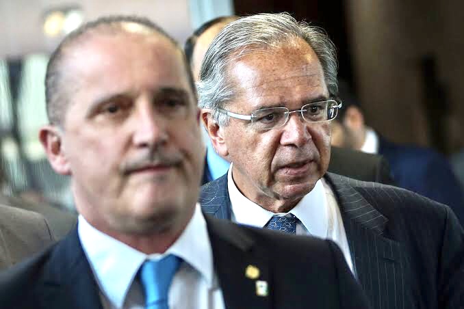 Após desabafo, Paulo Guedes volta atrás e rechaça hipótese de se afastar do governo