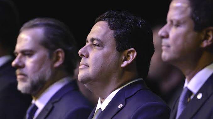 Após ataque de Bolsonaro, Felipe Santa Cruz aciona STF