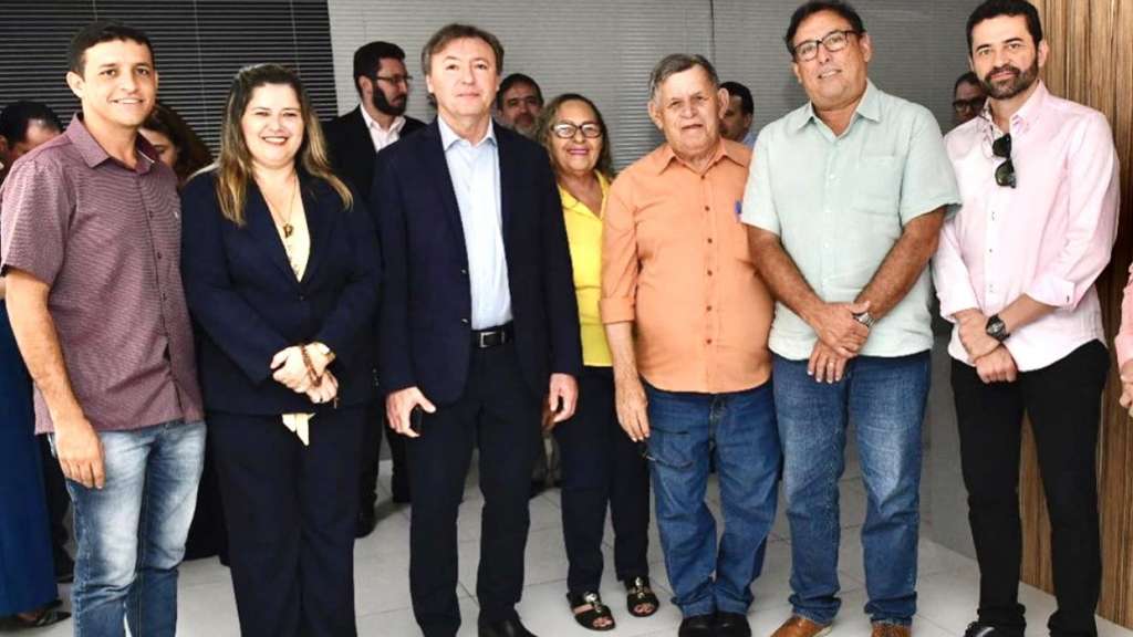 Sistema Fecomércio reúne prefeitos do Sertão Central para apresentar projeto  ‘Mostra Sesc Cultural’