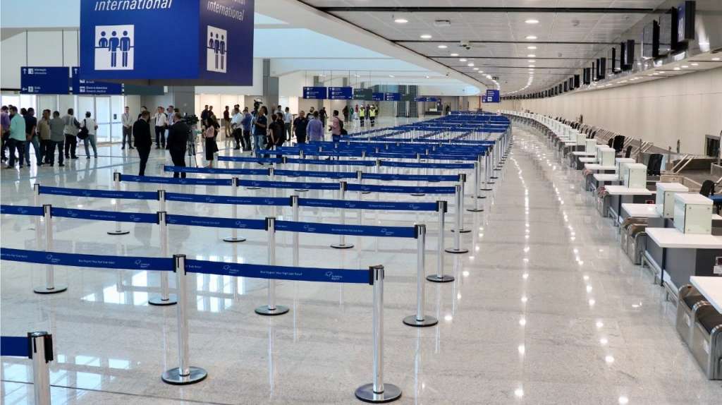 Aeroporto de Fortaleza é denunciado por plantar mala de drogas em check in de idoso