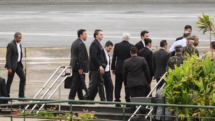 Cirurgia de Bolsonaro foi bem-sucedida, diz boletim médico