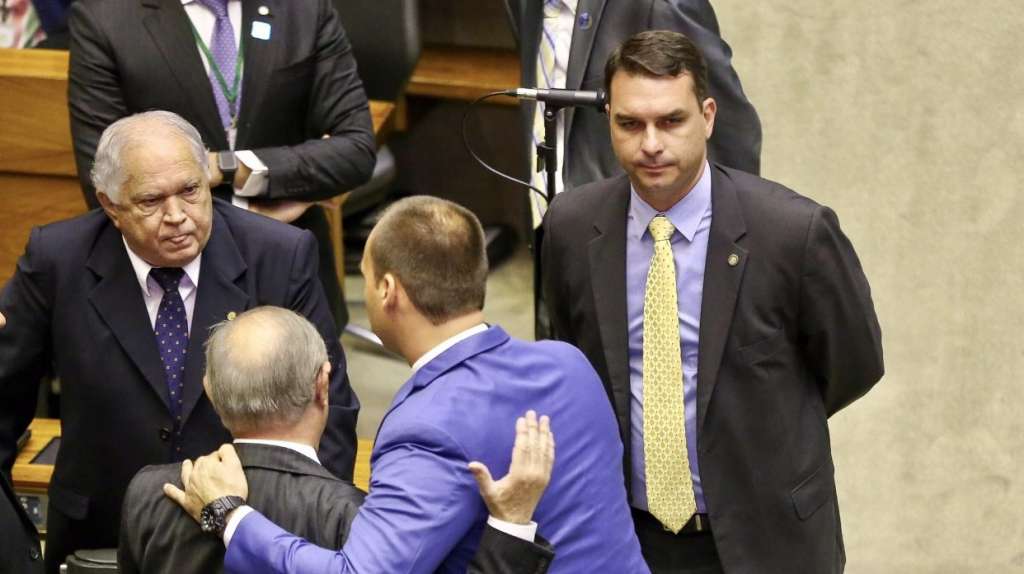 Filhos do presidente se articulam contra a “CPI da Lava Toga”