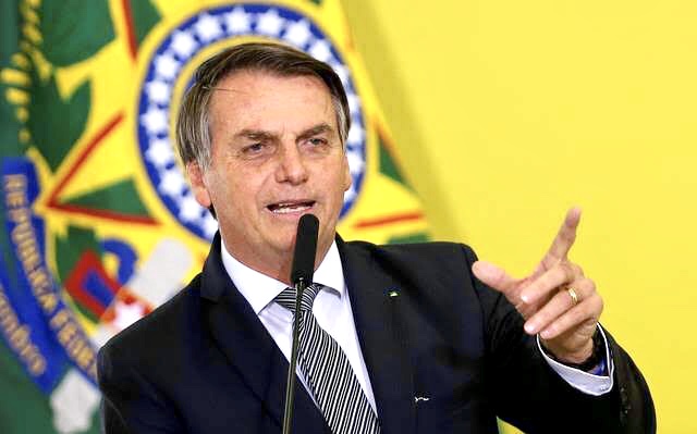 Bolsonaro assina MP extinguindo DPVAT, próximo passo será o IPVA