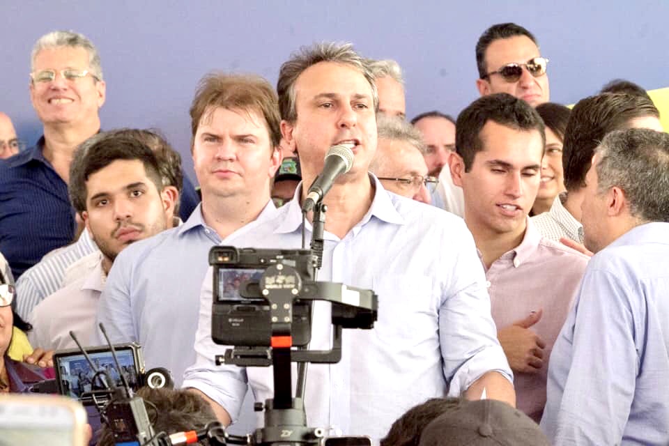 Governo Bolsonaro entrega moradia popular no Ceará em parceria com Camilo Santana (PT)