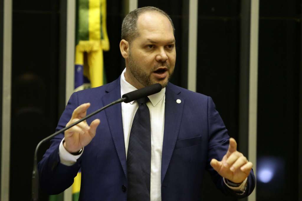 Comissão de Turismo aprova emenda de R$ 300 milhões em investimentos