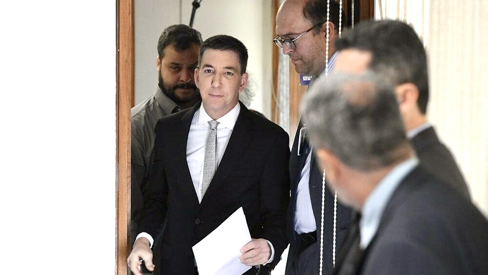 MPF pede condenação de Glenn Greenwald por 126 condutas criminosas