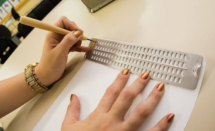 Deficientes visuais poderão receber suas contas em braille no Ceará
