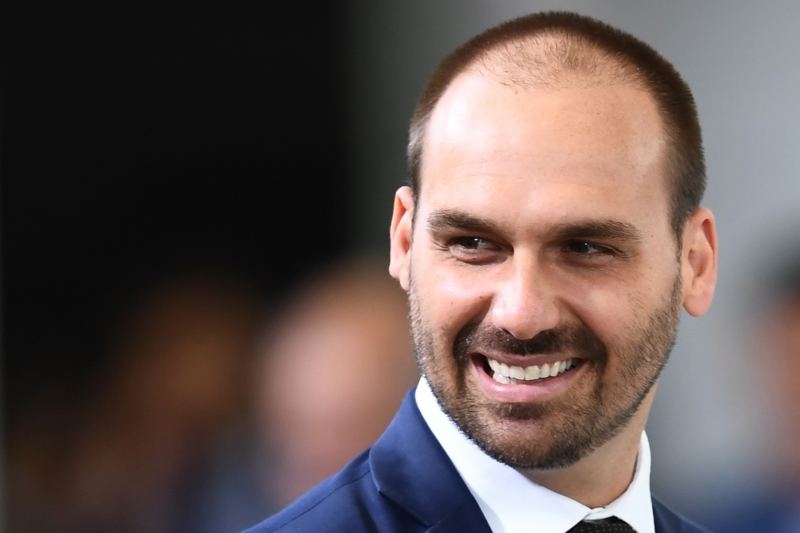 Eduardo Bolsonaro denuncia senador Cid Gomes à PGR por tentativa de homicídio em Sobral