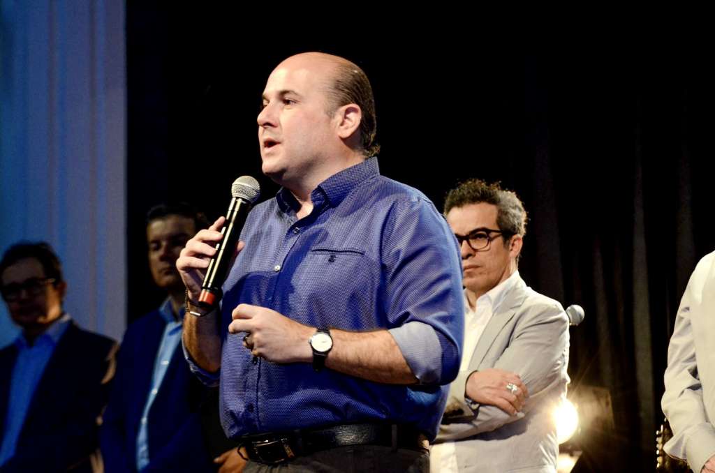 Prefeito de Fortaleza anuncia contratação de 100 médicos para atender em postos de saúde