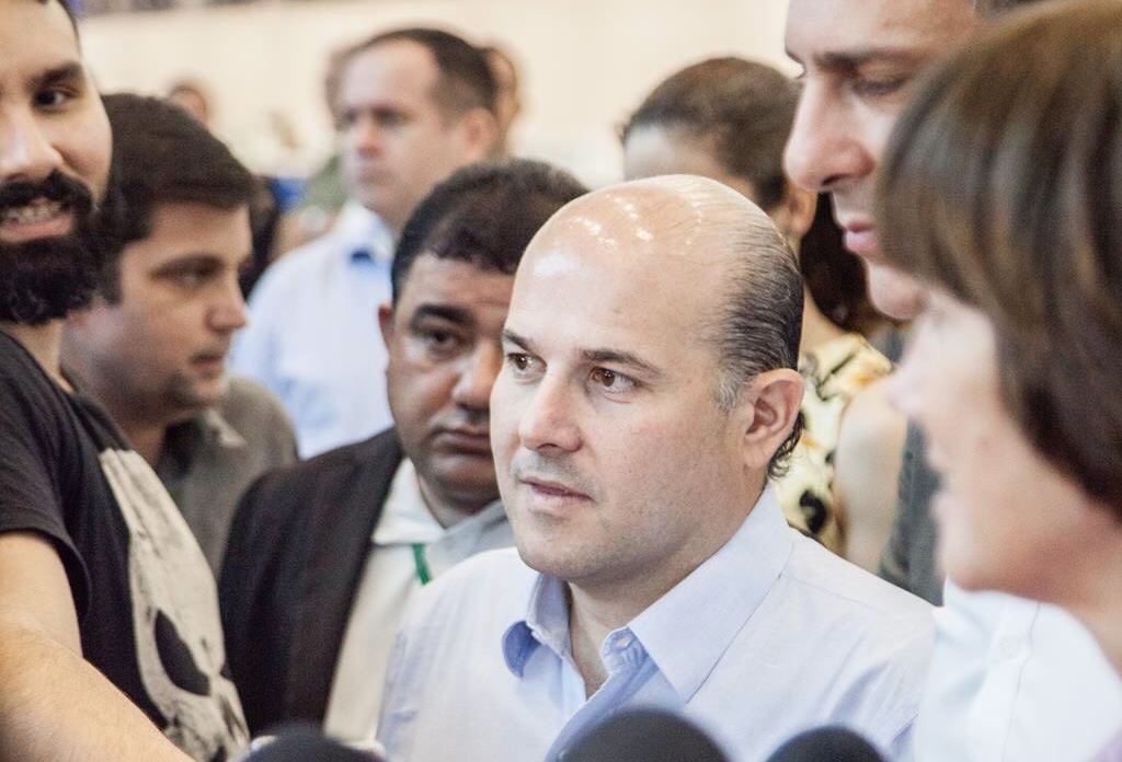 Roberto Cláudio (PDT) recua e anuncia o adiamento do pagamento do 13º dos servidores municipais