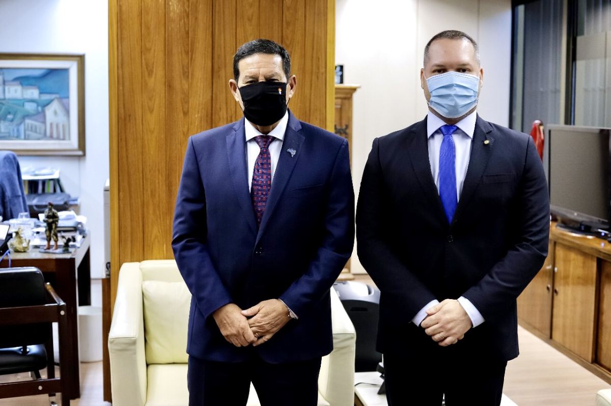 Deputado federal Heitor Freire (PSL-CE) participa de encontro com vice-presidente da república
