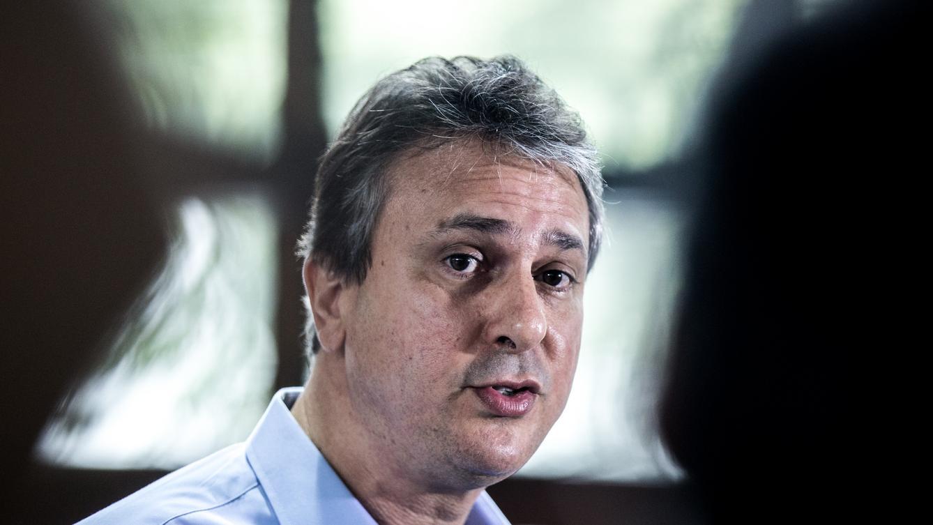 Covid: Camilo Santana decreta proibição de festas de natal e fim de ano no Ceará