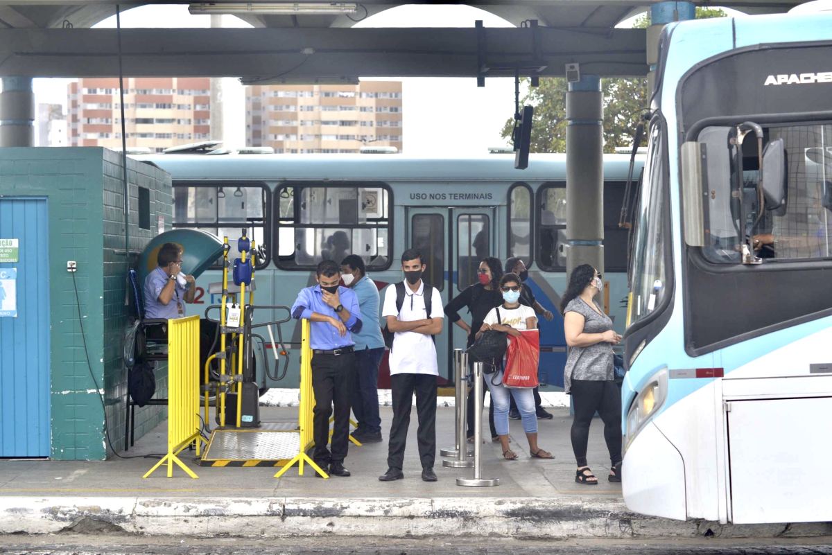 Frota de ônibus registra superlotação na capital durante pandemia
