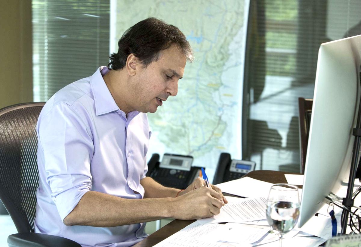 Camilo Santana aciona STF para pressionar Anvisa pela liberação da vacina Sputnik
