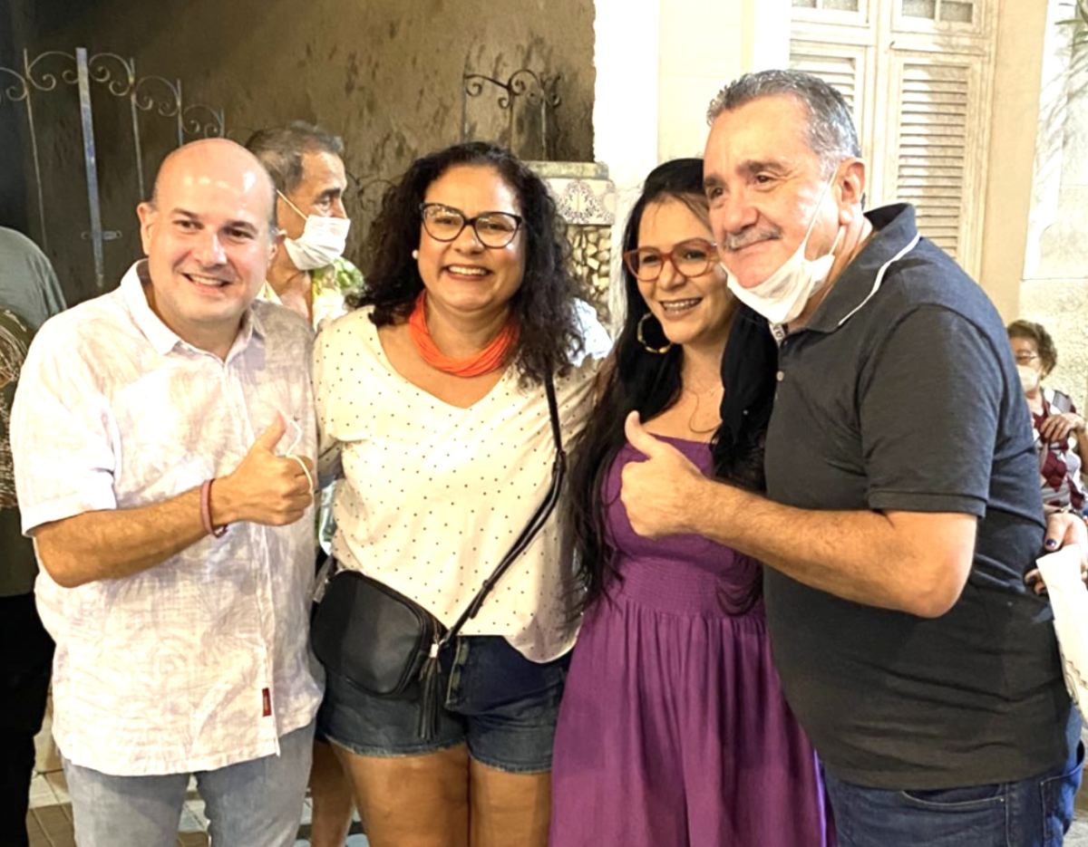 Já em campanha de olho em 2022, Roberto Cláudio aglomera em show em Aracati