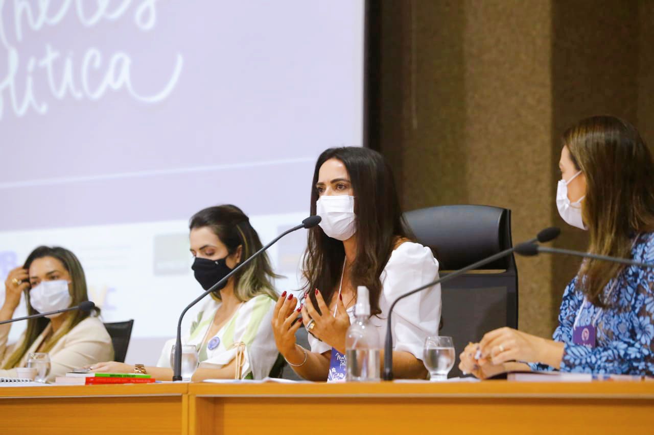 Deputada destaca I Encontro Estadual de Mulheres na Política